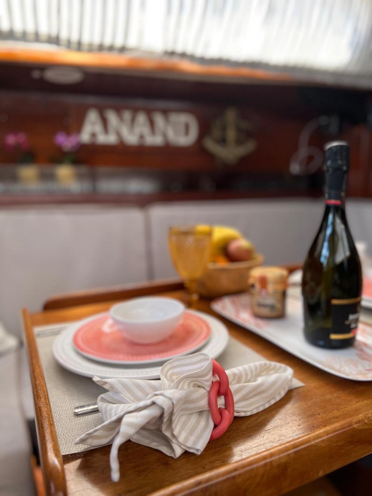 Sailboat Anand Hotel en barco