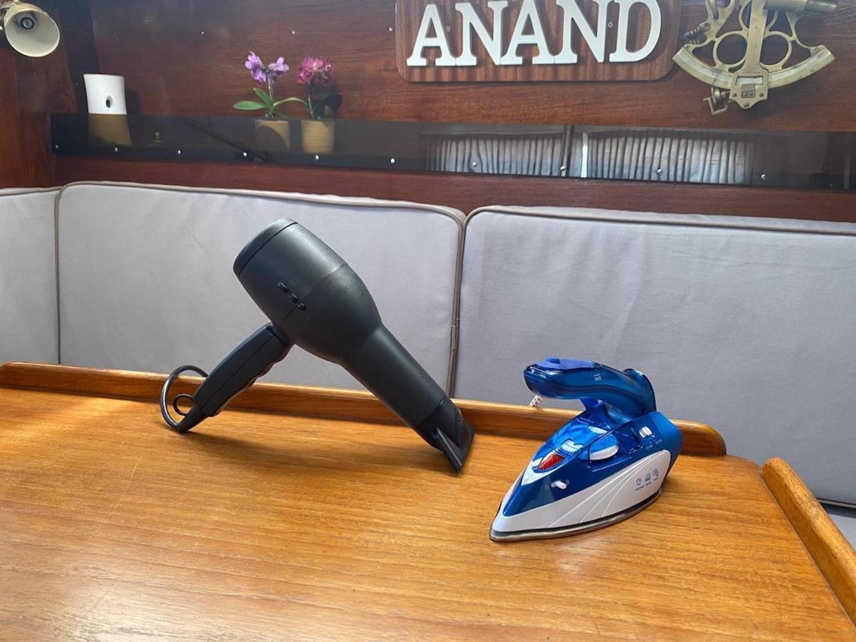 Botel Sailboat Anand Lisboa